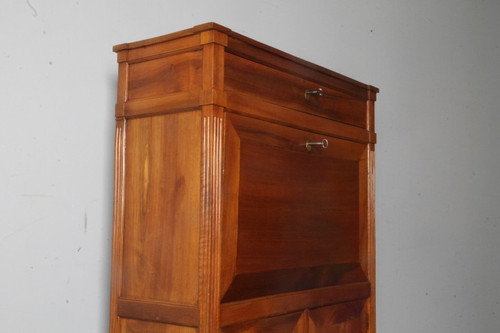 Antico secretaire ribalta in noce fine 700 . Luigi XVI . Mis 95 x 39 h 139. Restaurato 