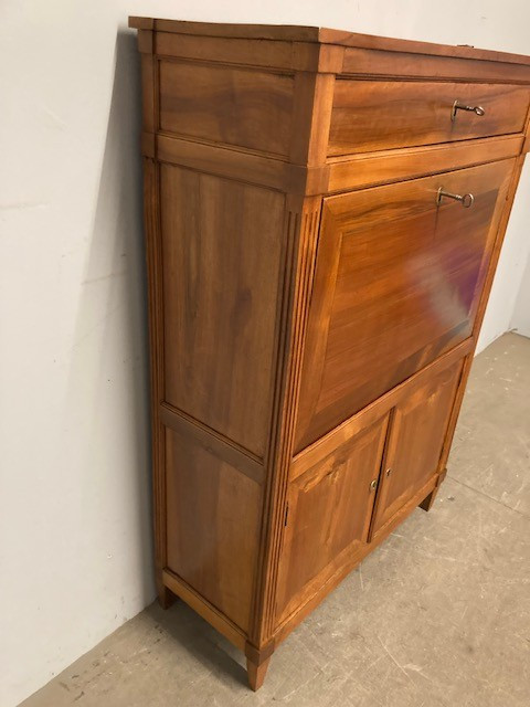 Antico secretaire ribalta in noce fine 700 . Luigi XVI . Mis 95 x 39 h 139. Restaurato 