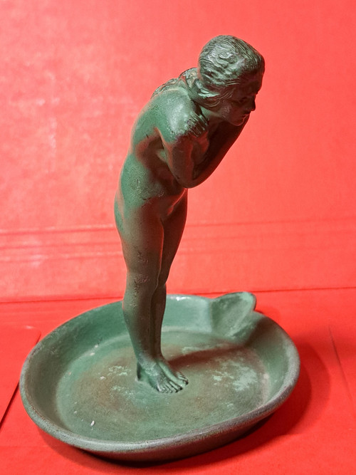 Sculpture Max le verrier modèle frileuse en fonte d'art à patine verte