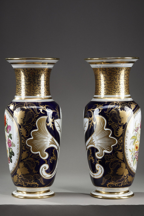 Paire de vases en porcelaine de bayeux