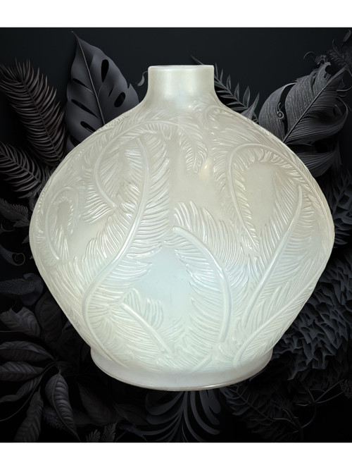 VASE "PLUME N°944 MODÈLE CRÉE EN 1920 SIGNÉ RENÉ LALIQUE FRANCE VERRE OPALESCENT