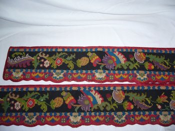 Pair of valances and its tiebacks