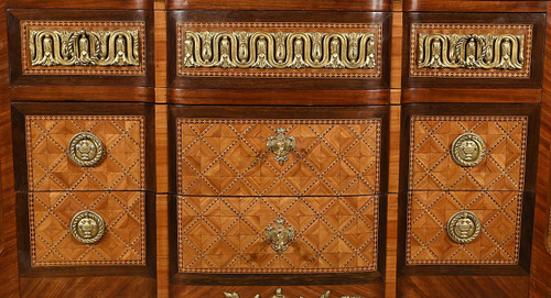 Rosewood and Amaranth chest of drawers, Louis XV / Louis XVI Transition style – Late 19th century