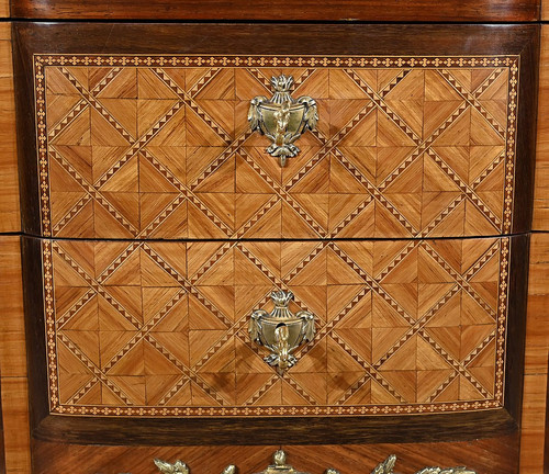 Rosewood and Amaranth chest of drawers, Louis XV / Louis XVI Transition style – Late 19th century