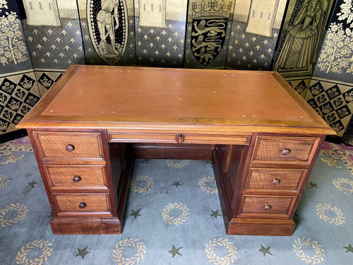 Cabinet Minister's Desk In Walnut