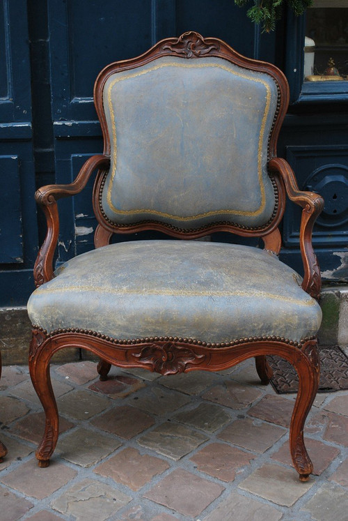 Pair Of Queen Flat Back Armchairs In Nogaret Walnut In Lyon