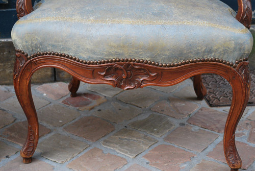 Pair Of Queen Flat Back Armchairs In Nogaret Walnut In Lyon