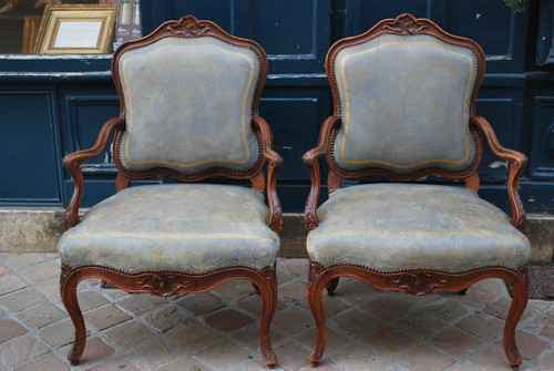 Pair Of Queen Flat Back Armchairs In Nogaret Walnut In Lyon