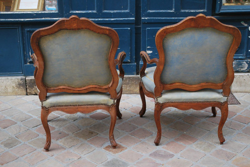 Pair Of Queen Flat Back Armchairs In Nogaret Walnut In Lyon