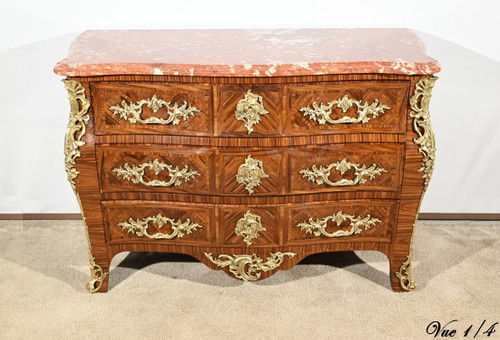 Commode Tombeau en Marqueterie de Bois de Violette, style Transition Louis XIV/Louis XV – 1ère Parti