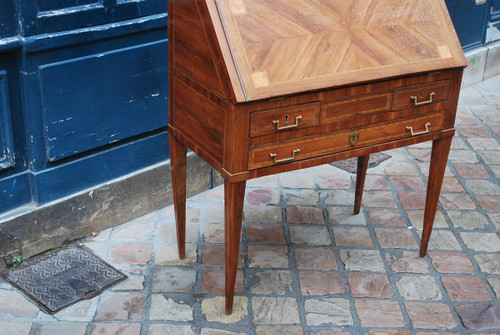 Louis XVI period inlaid sloping desk