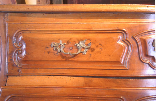 Bordelaise chest of drawers