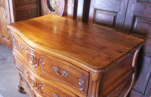 Bordelaise chest of drawers