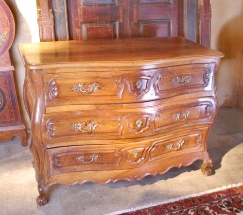 Bordelaise chest of drawers