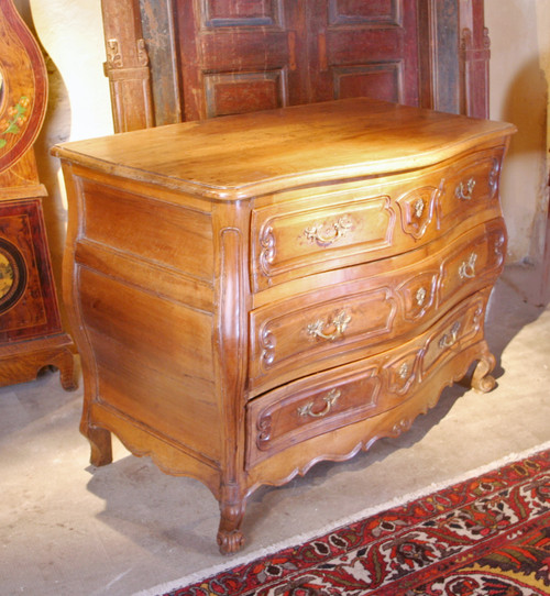 Bordelaise chest of drawers