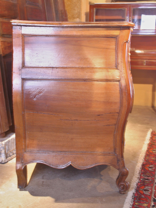 Bordelaise chest of drawers