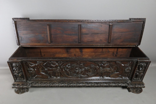 Cassone chest Italy XIX in walnut