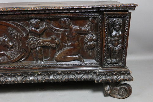 Cassone chest Italy XIX in walnut