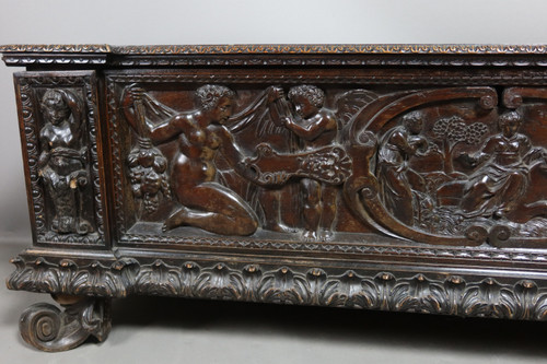 Cassone chest Italy XIX in walnut