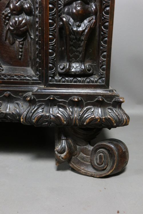 Cassone chest Italy XIX in walnut