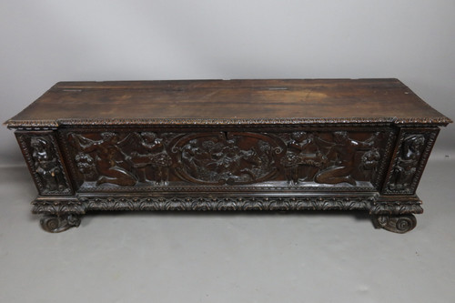 Cassone chest Italy XIX in walnut