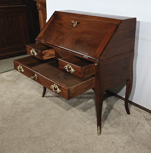 Small Port Desk in Cuban Mahogany, Louis XV – 18th Century