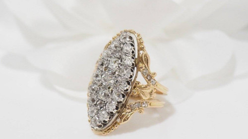 Marquise ring in yellow gold and diamonds