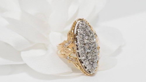 Marquise ring in yellow gold and diamonds