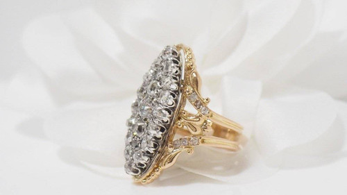 Marquise ring in yellow gold and diamonds