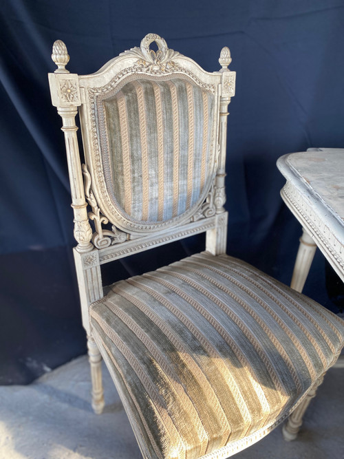 Napoleon III pedestal table and chairs set dating from the 19th century