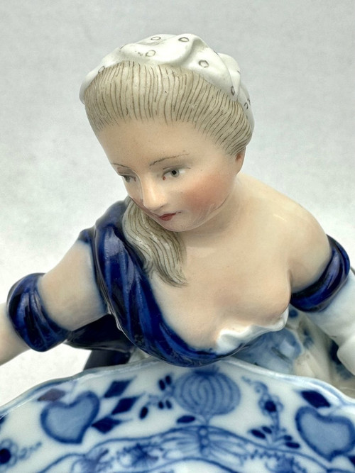 Meissen, statuetta di donna disegnata per sale e pepe