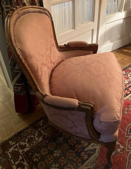 Beautiful Louis XV period walnut shepherd's chair circa 1760