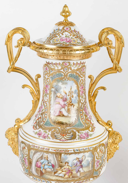 Une importante paire de vases en porcelaine de sèvres XIXème siècle 