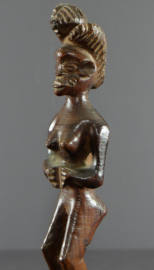 Angola, Peuple Lwena, Premier Tiers Du XXème Siècle, Statue Personnage Féminin En Bois Dur. 