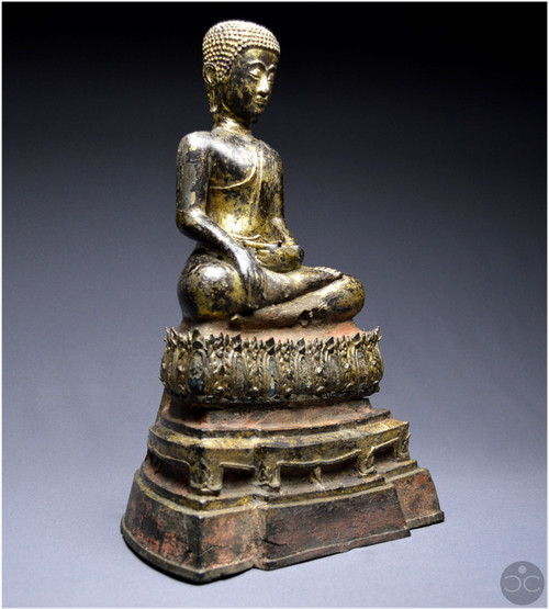 Ancien Royaume de Siam, XVIIIème-XIXème siècle, Grand Bouddha / moine en bronze laqué et doré