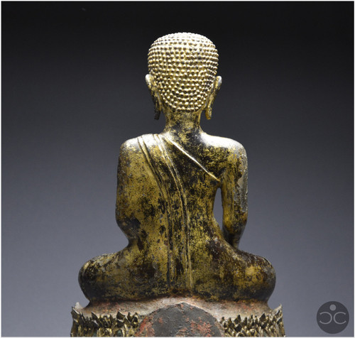 Ancien Royaume de Siam, XVIIIème-XIXème siècle, Grand Bouddha / moine en bronze laqué et doré