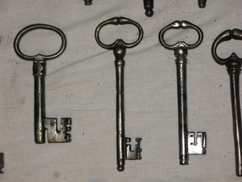 Wrought iron keys from the 16th to 18th century Important collection of 20 pieces