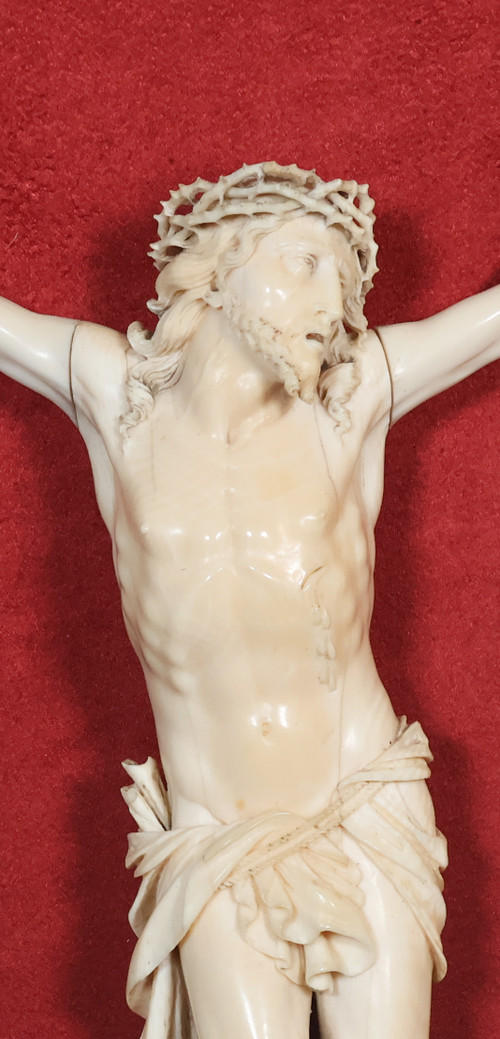 Provenzalischer Christus aus der Zeit Ludwigs XV. aus Elfenbein