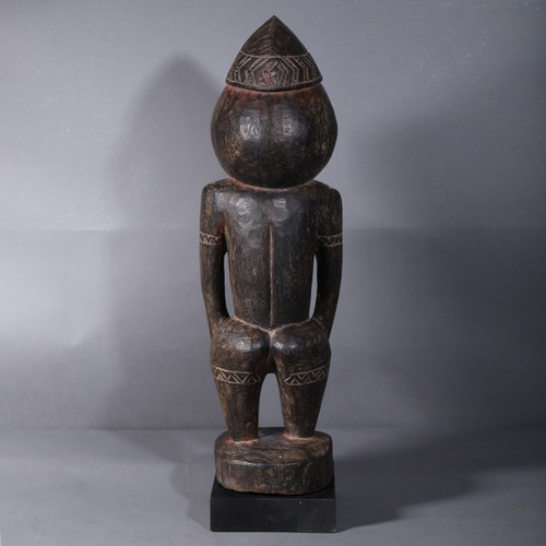 Statue Sepik – figure féminine debout – Papouasie-Nouvelle-Guinée