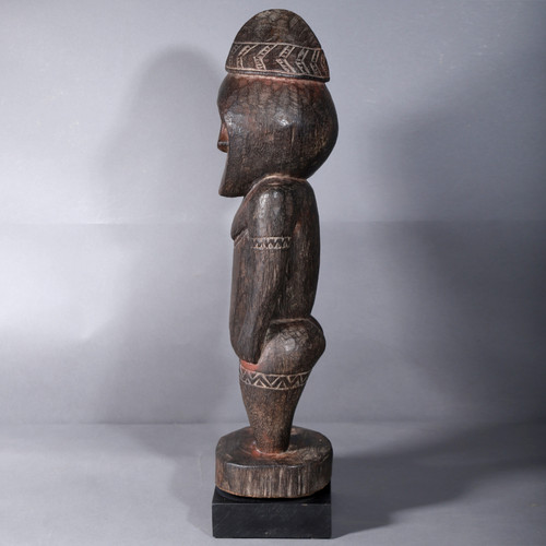 Statue Sepik – figure féminine debout – Papouasie-Nouvelle-Guinée