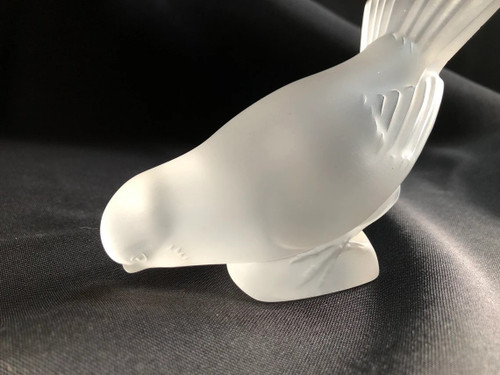 Sparrow in frosted crystal signed Lalique