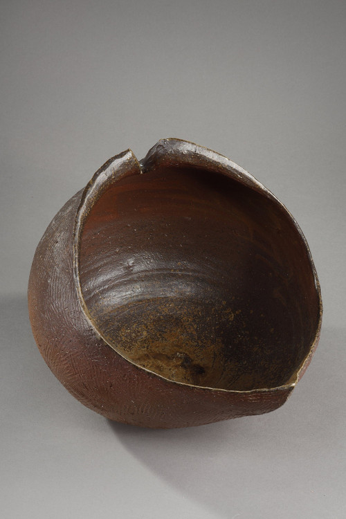 LARGE BIZEN POTTERY BASIN BY MORI TAIGA