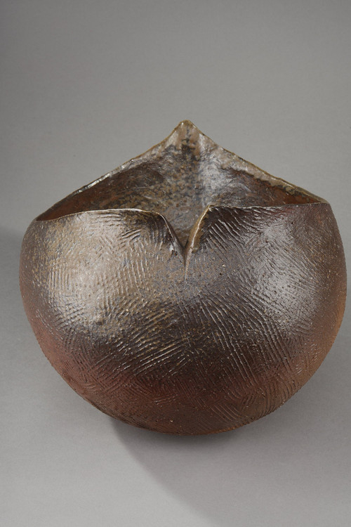 LARGE BIZEN POTTERY BASIN BY MORI TAIGA