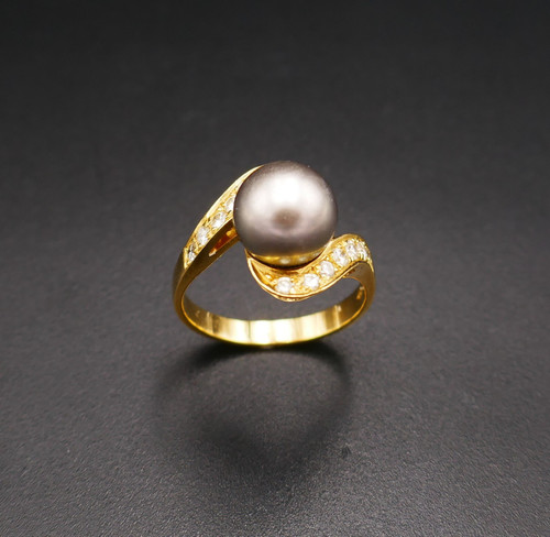 Ring Set With A Tahitian Pearl And Diamonds.