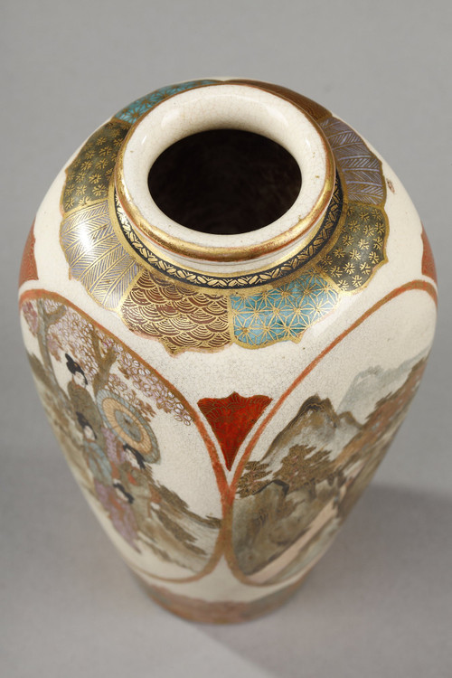 SMALL SATSUMA PORCELAIN VASE FROM JAPAN, MEIJI PERIOD (1868-1912).