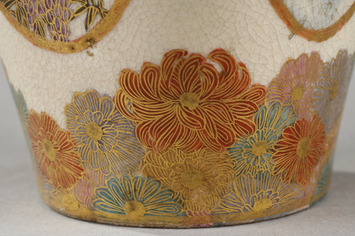 SMALL SATSUMA PORCELAIN VASE FROM JAPAN, MEIJI PERIOD (1868-1912).