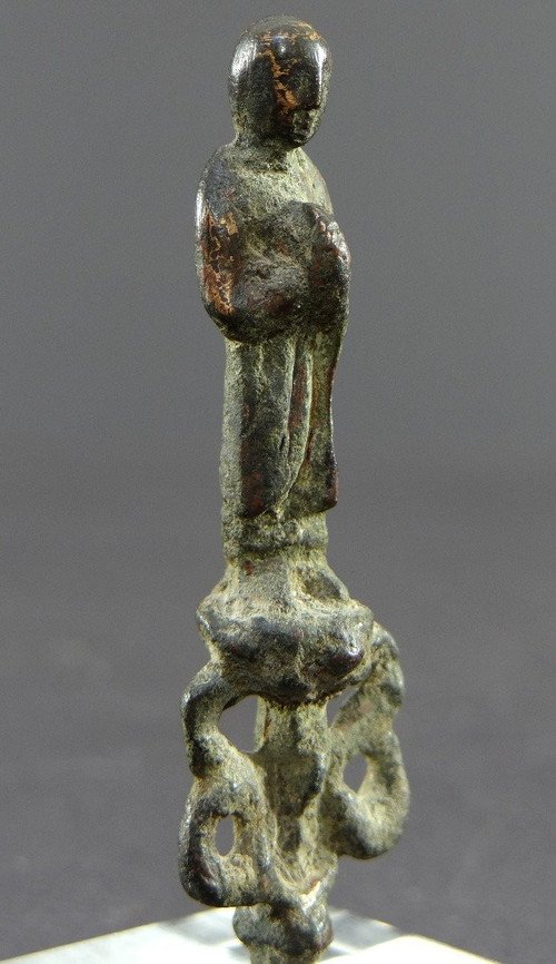 China, Zeit der Tang-Dynastie (618-907), seltene Miniatur-Bronzestatue eines buddhistischen Mönchs.