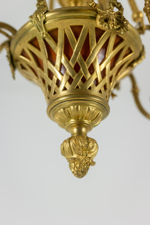 Lustre de style Louis XVI en bronze doré. Circa 1900.