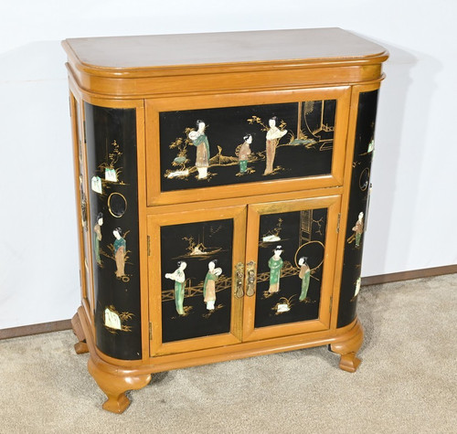 Asian lacquered wood liquor cabinet, China - 1950