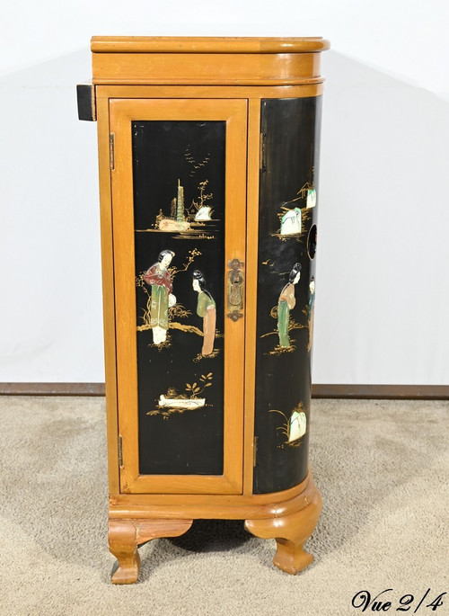 Asian lacquered wood liquor cabinet, China - 1950